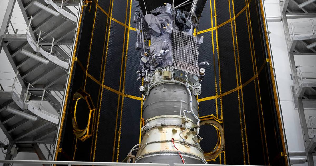 Afternoon Links: NASA Goes to the Sun, Nominating Lewis Black, and No Smoking!