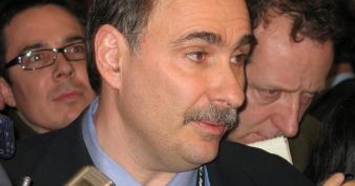Axelrod Hires Holder's Spokesman