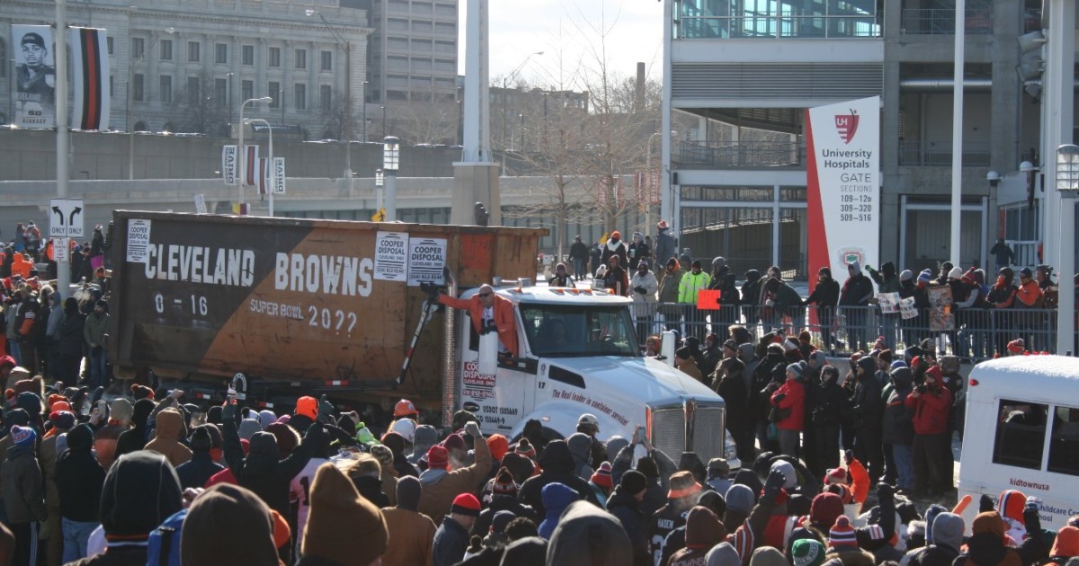 A Parade of Sadness: Browns Fans Celebrate Perfect Season