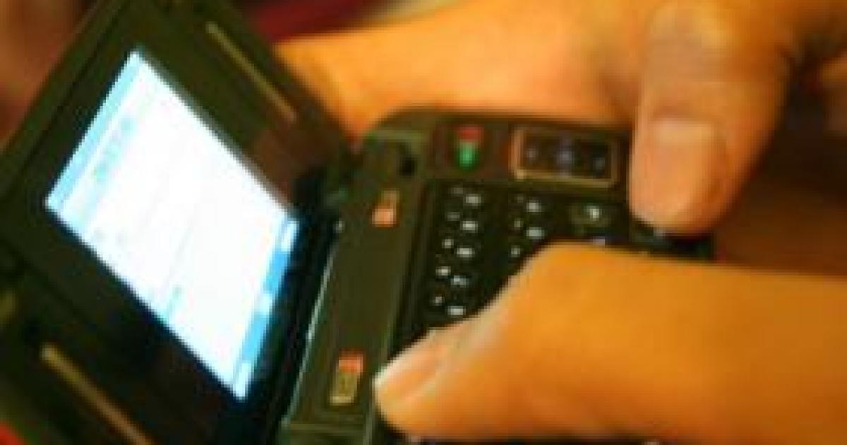 Study: Cell Phone Bans Don't Lower Car Wreck Stats