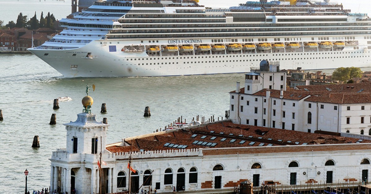 A Renaissance Capital Imperiled by Modernity