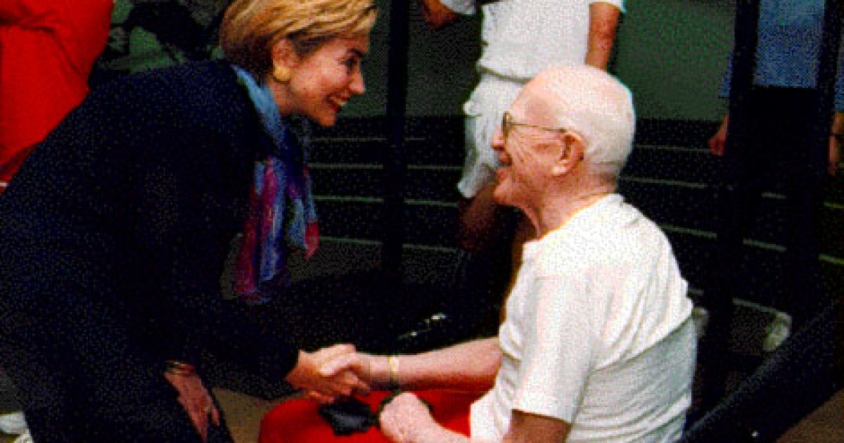 Hillary Contradicts Own Biography With Claim She Didn't Enter Politics Until 1999