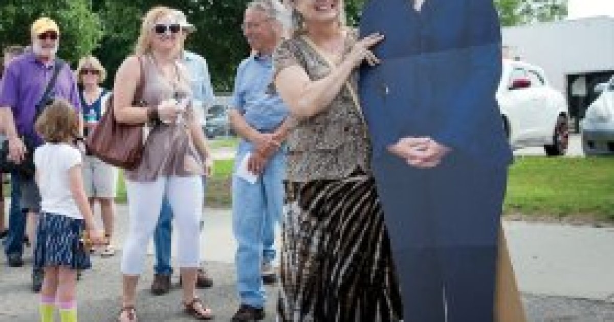 Is Hillary Boring Democrats in Iowa?