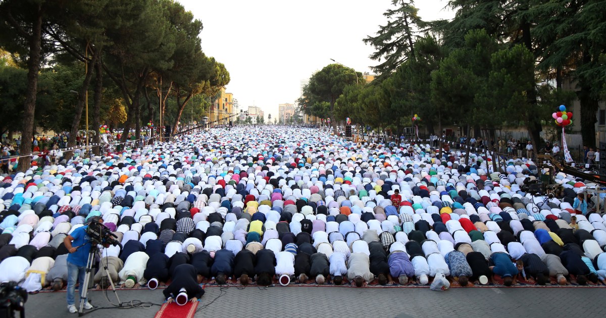 Fact Check: Is This Photo of Muslims Praying From Birmingham, Alabama?