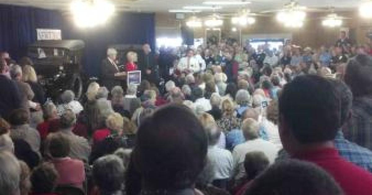 Gingrich and Romney Fight Over Releasing Records