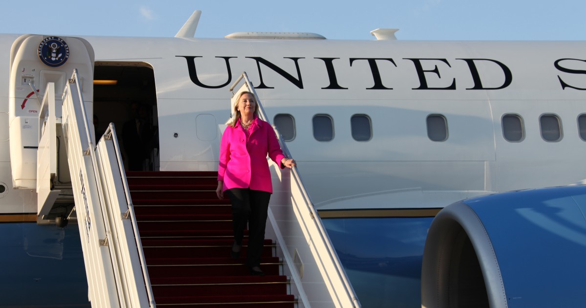Clinton Strains to Greet Media Aboard Plane