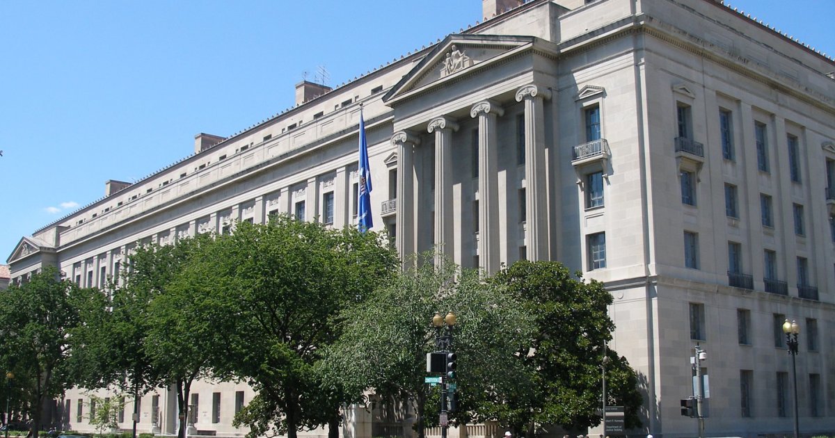 DOJ Video Tells Cops To Ask Transgendered Citizens: 'Do You Prefer Ma'am Or Sir?'