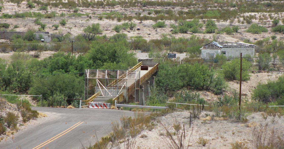 Afternoon Links: Criminalizing 'Fake News', The End of Free Speech, and the Bridge to Nowhere