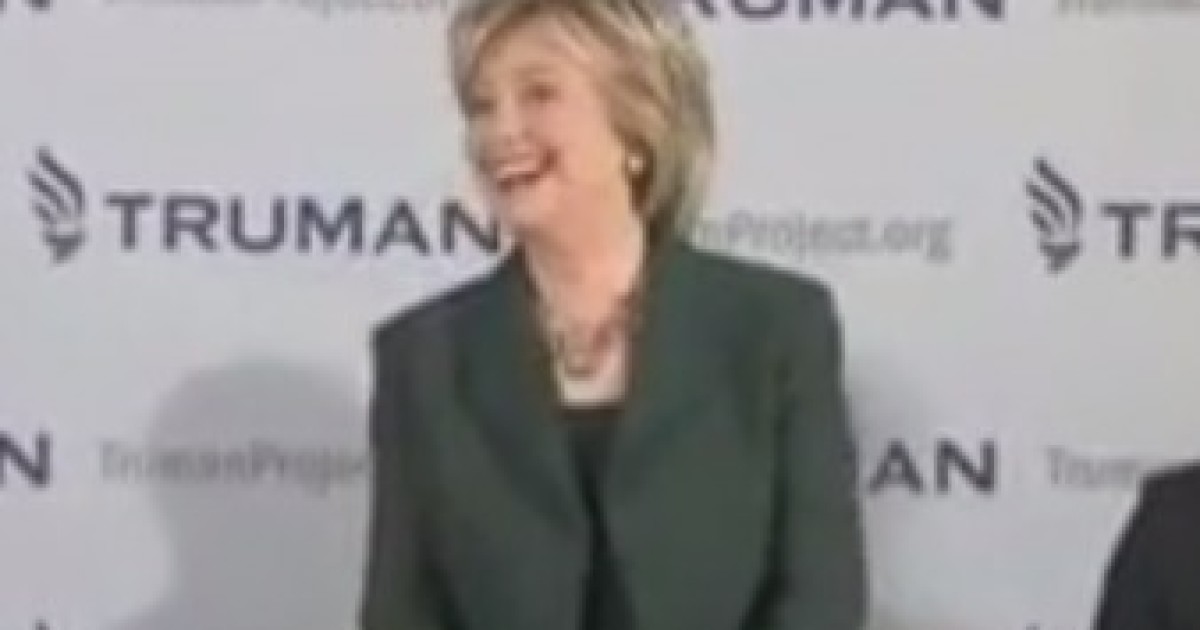 Man Says He Wants To Strangle Carly Fiorina, Hillary Clinton Laughs