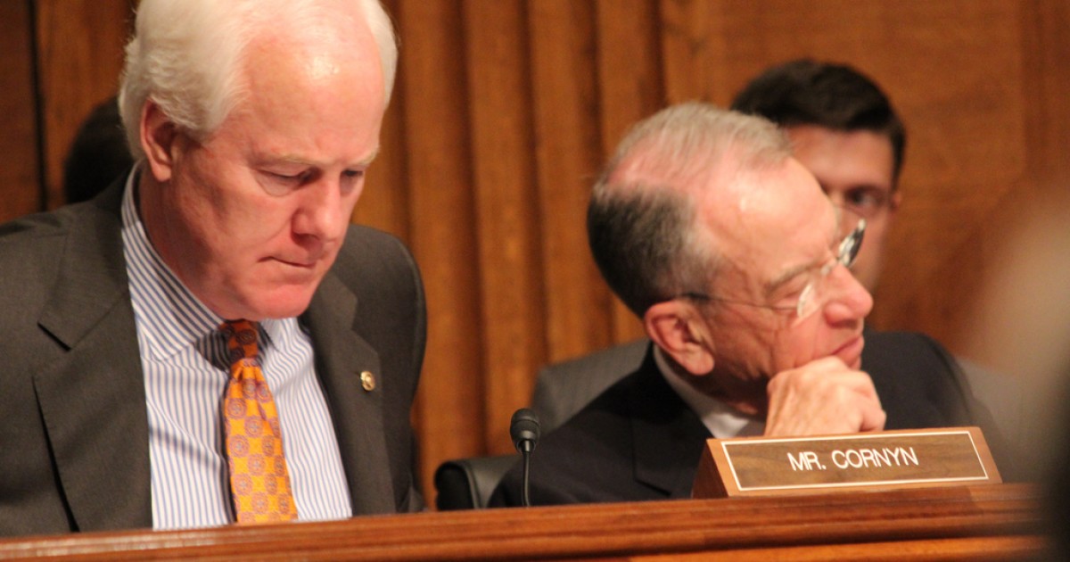 Senator Calls for Independent Prosecutor for Clinton Email Investigation