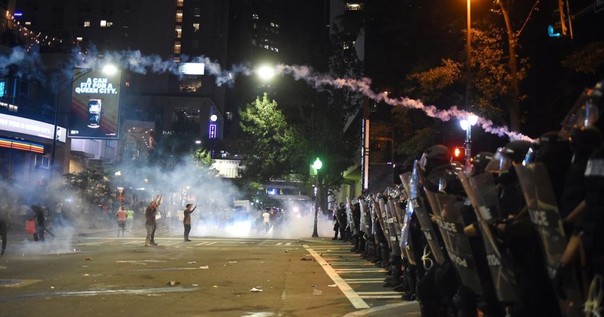 Does the Chaos in Charlotte Hurt or Help Trump?
