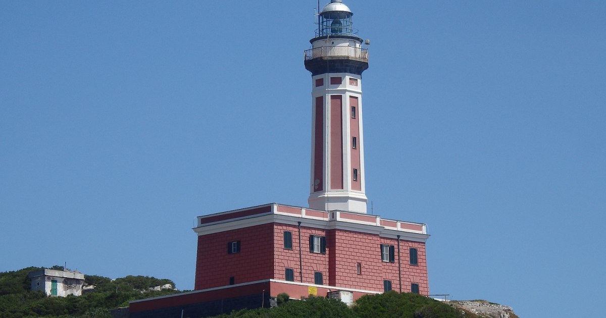 Prufrock: The Last Lighthouse Keeper in Capri, the Return of Tiny Books, Lionel Trilling’s Moral Criticism
