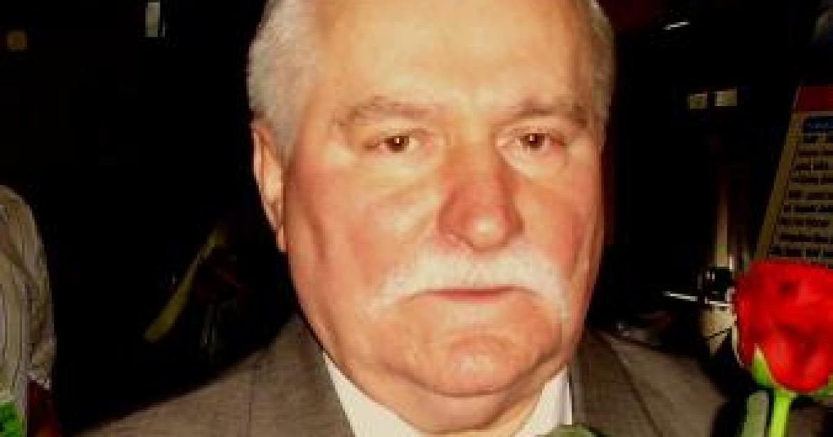 Walesa Endorses Romney