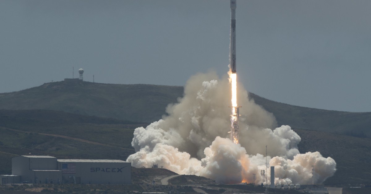 Trump Orders Overhaul of Commercial Space Licensing