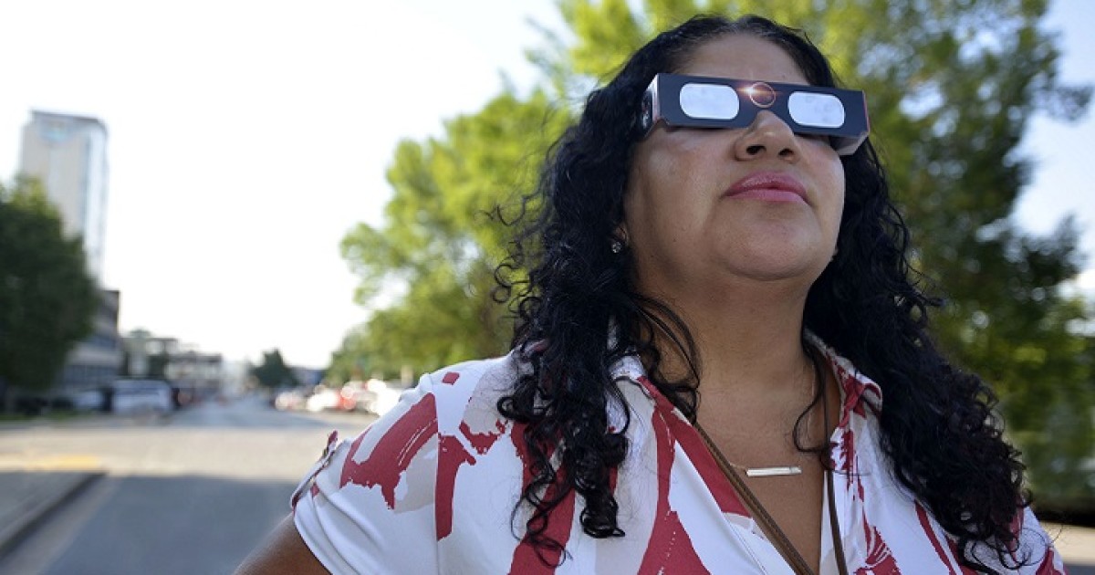 Afternoon Links: Social Justice Free Traders, The License Plate Game, and Eclipse Tips