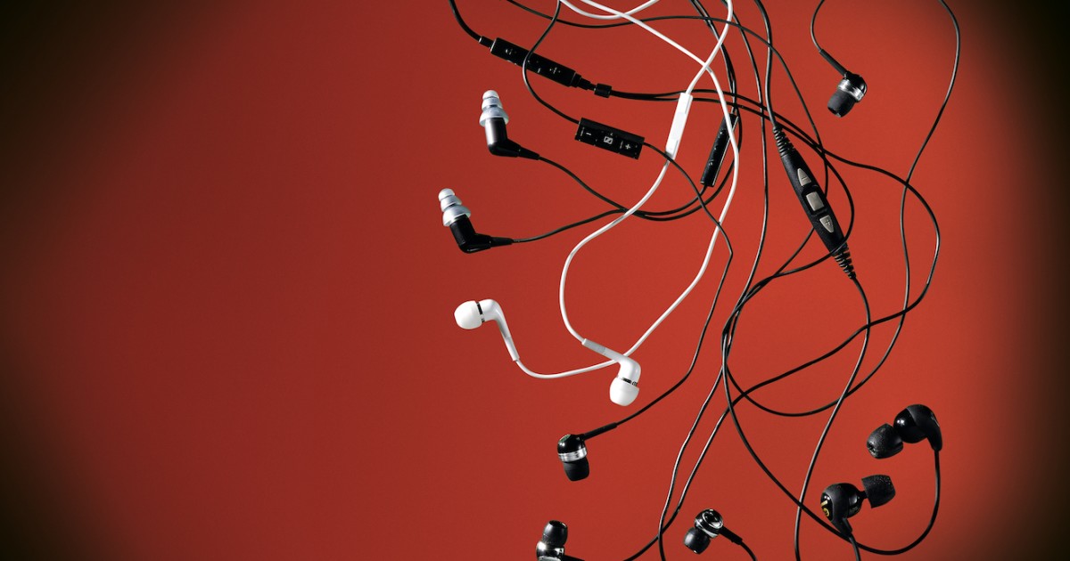 Afternoon Links: Tax Reform and You, the Science Behind Tangled Cords, and Surgical Graffiti