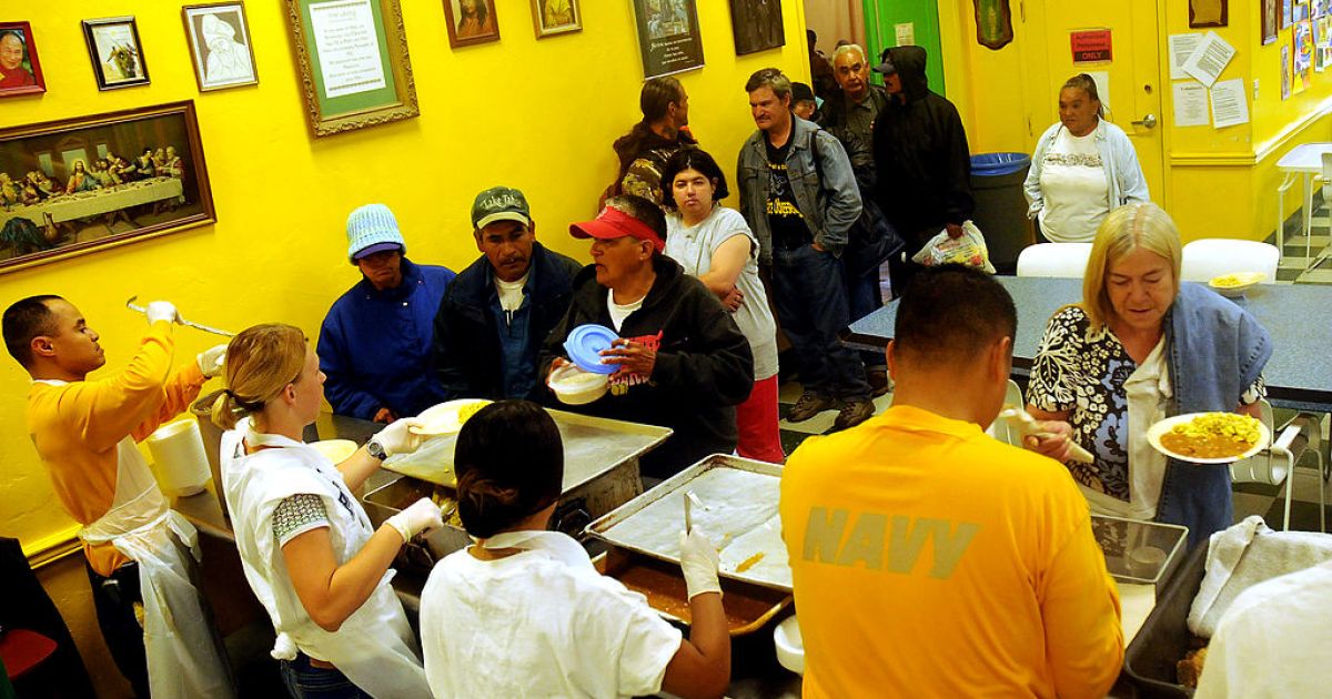 Poor Americans Increasingly Say Government Can't Eliminate Poverty