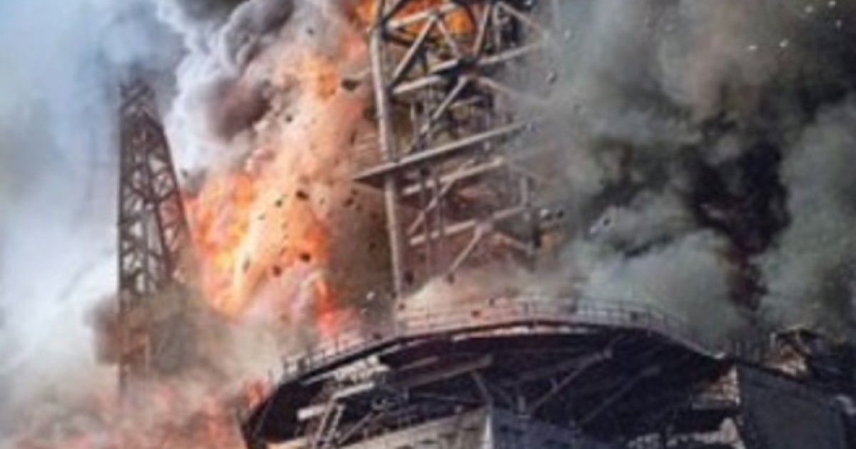 The Deepwater Horizon Gets Blowed Up
