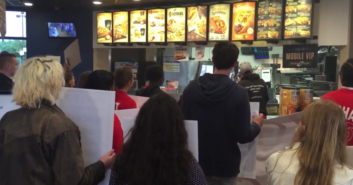 Taco Bell Worker Shuts Down Fight for 15 Protesters
