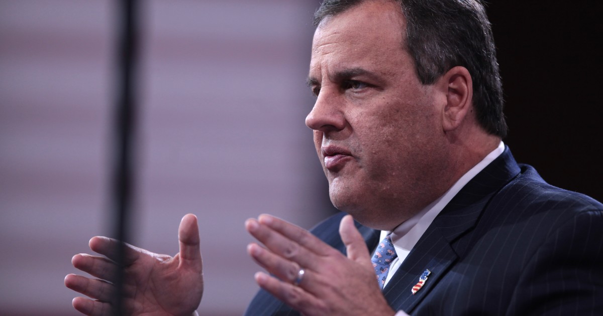 Spending Issues an Afterthought on Eve of Iowa Caucuses