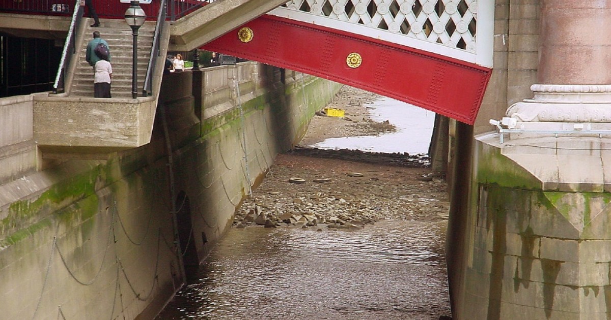 Prufrock: The English Country House, London's Lost Rivers, and the War against Rats