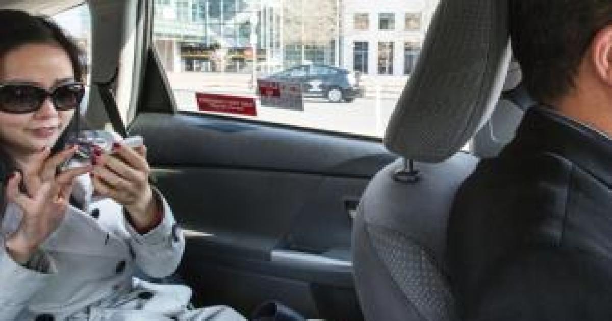 Clinton, Sanders, O'Malley Criticize 'Ridesharing' Services ... But Use Them