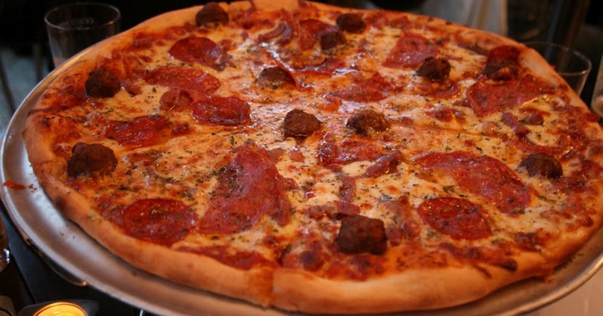 Afternoon Links: The Pizza Menu Wars Expand, Enough With the Beto Profiles, and Why Fighter Jets Were Hurricane Damage