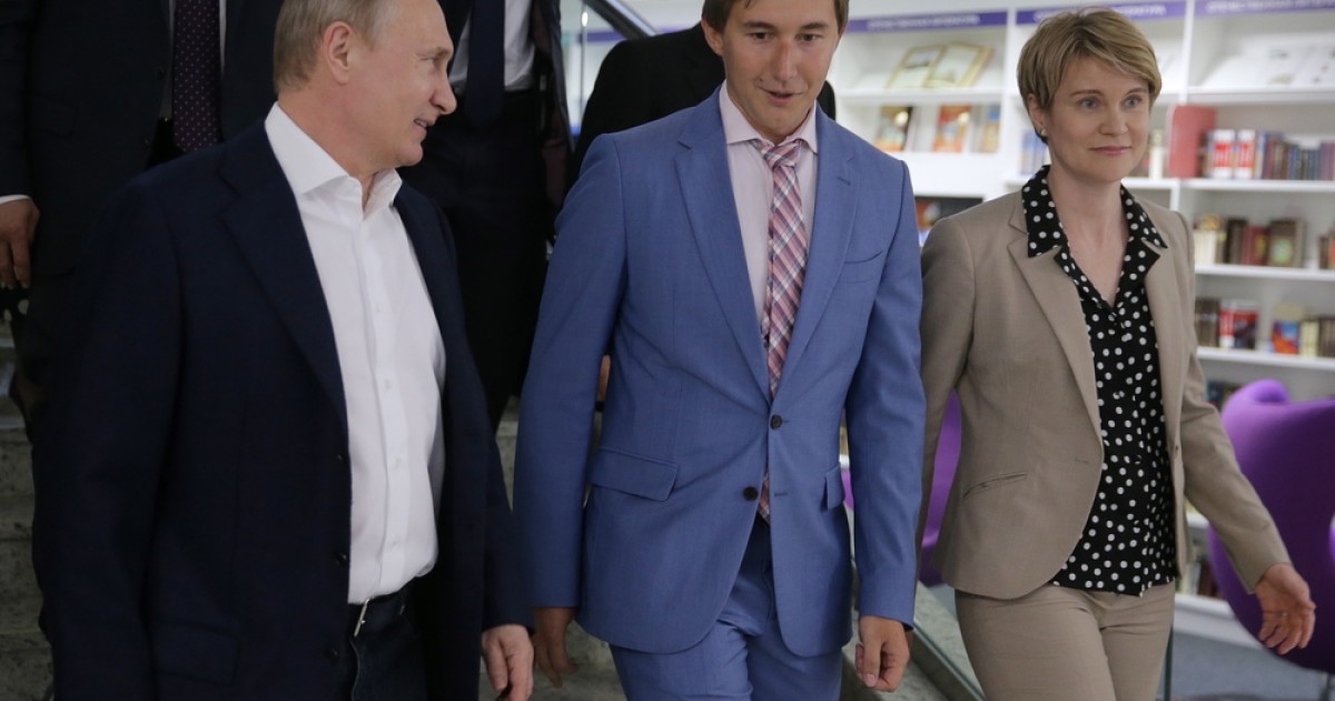 The Bizarre Politics of the World Chess Championship