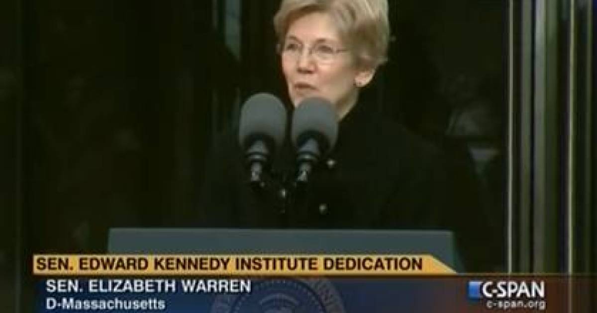 Elizabeth Warren Gives Presidential Podium a Test Run