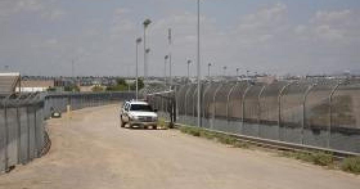 Perry Reiterates Opposition to U.S.-Mexico Border Fence