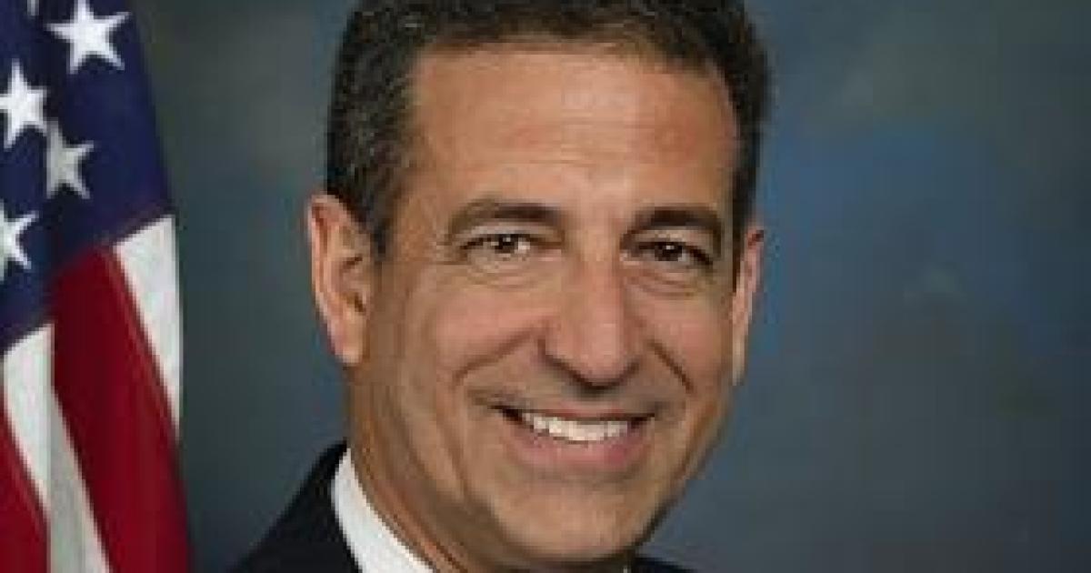 Russ Feingold Is Not Afraid to Stand Next to Obama