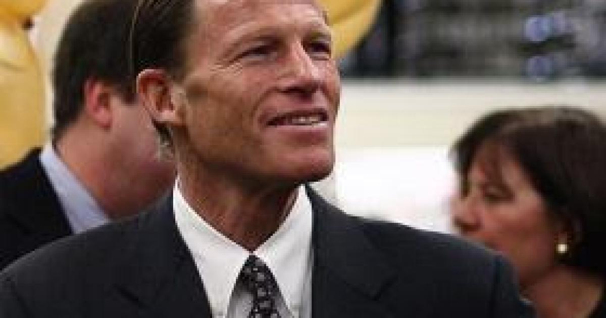 Six Days Later, Blumenthal Apologizes for Vietnam Lies
