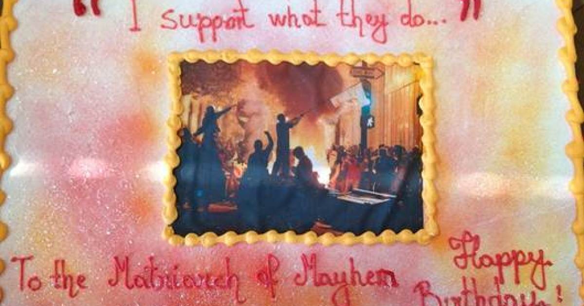 Elizabeth Warren Turns Down Occupy Birthday Cake