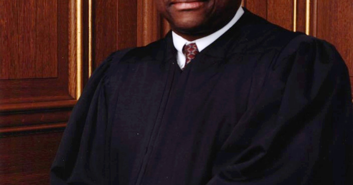 Cruz Asks Smithsonian to Correct 'Mistake' of Obscuring Justice Thomas at Museum